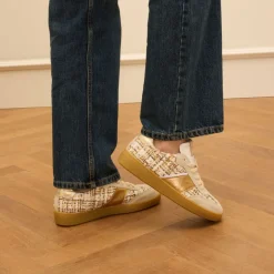 Manfield Beige bouclé sneakers met gouden details^DAMES Sneakers