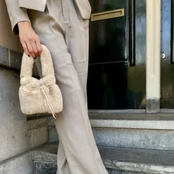 Manfield Beige fake fur mini handtas^ Handtassen