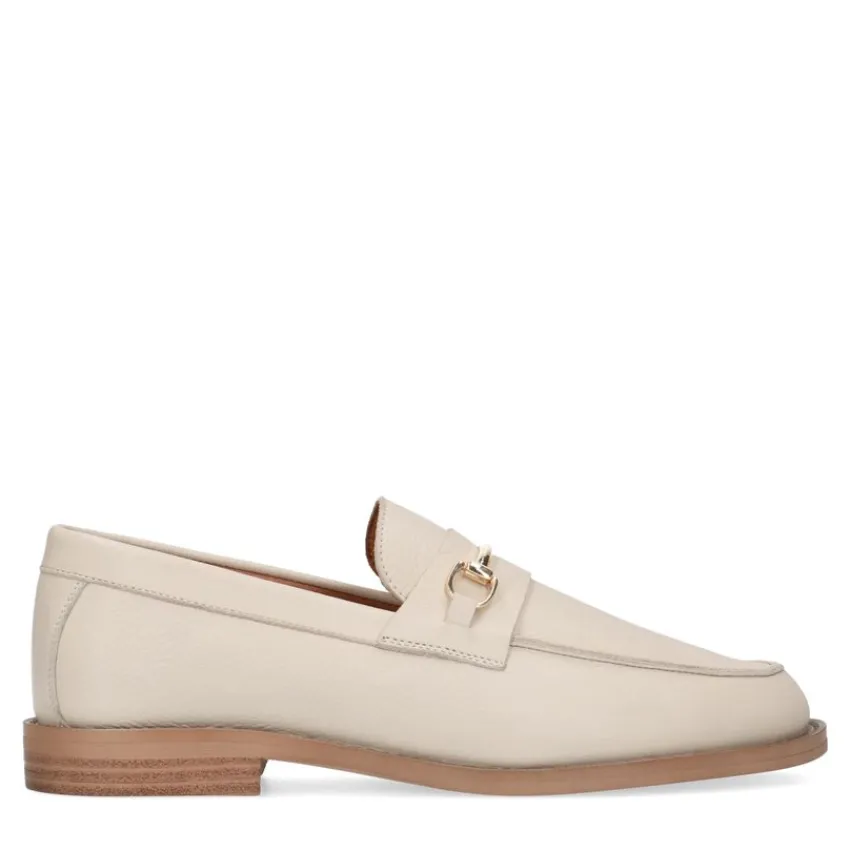 Manfield Beige leren loafers met goudkleurig detail^DAMES Loafers
