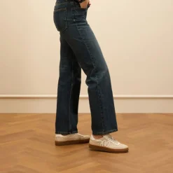 Manfield Beige leren sneakers met kanten details^DAMES Sneakers