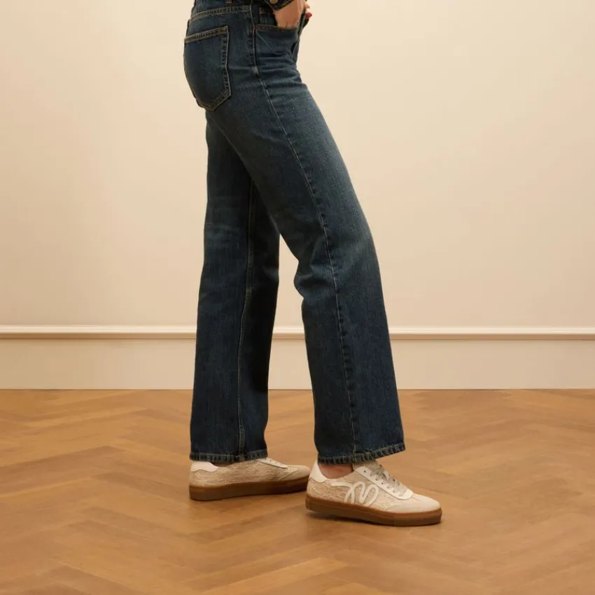 Manfield Beige leren sneakers met kanten details^DAMES Sneakers