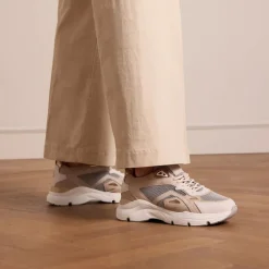 Manfield Beige leren sneakers suède details^DAMES Sneakers