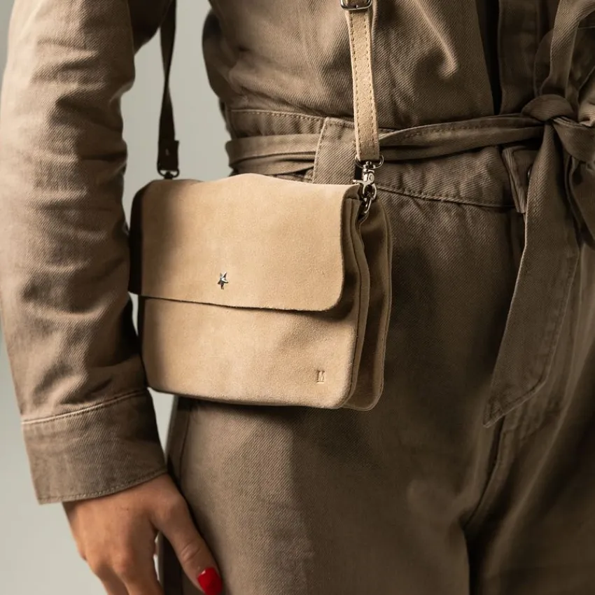 Manfield Beige suède clutch^ Clutches