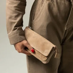 Manfield Beige suède clutch^ Clutches