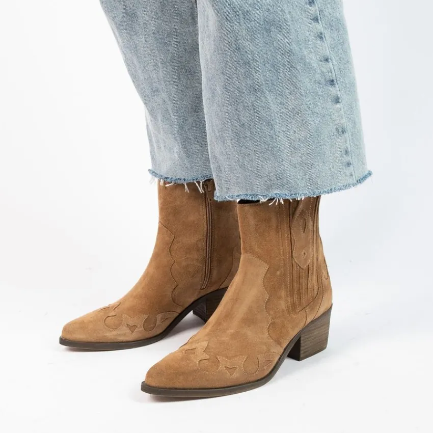 Manfield Beige suède cowboy laarzen^DAMES Enkellaarsjes