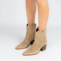 Manfield Beige suède cowboylaarzen^DAMES Enkellaarsjes