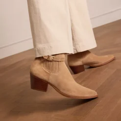 Manfield Beige suède enkellaarsjes met hak^DAMES Enkellaarsjes