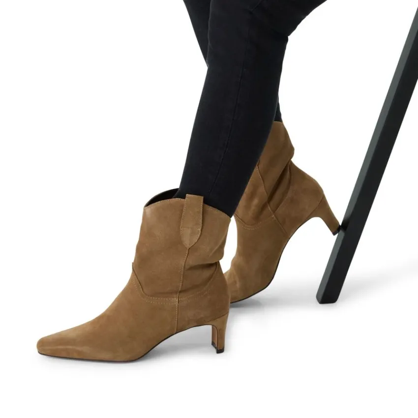 Manfield Beige suède enkellaarsjes met hak^DAMES Enkellaarsjes