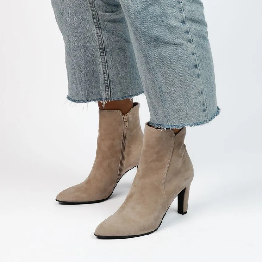 Manfield Beige suède enkellaarsjes met hak^DAMES Enkellaarsjes