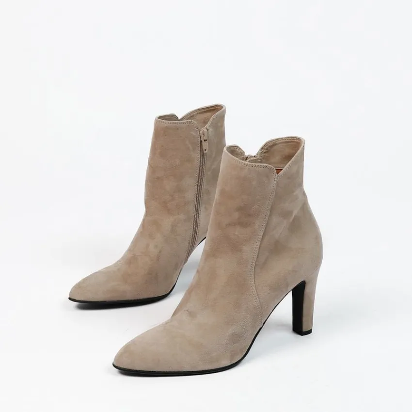 Manfield Beige suède enkellaarsjes met hak^DAMES Enkellaarsjes