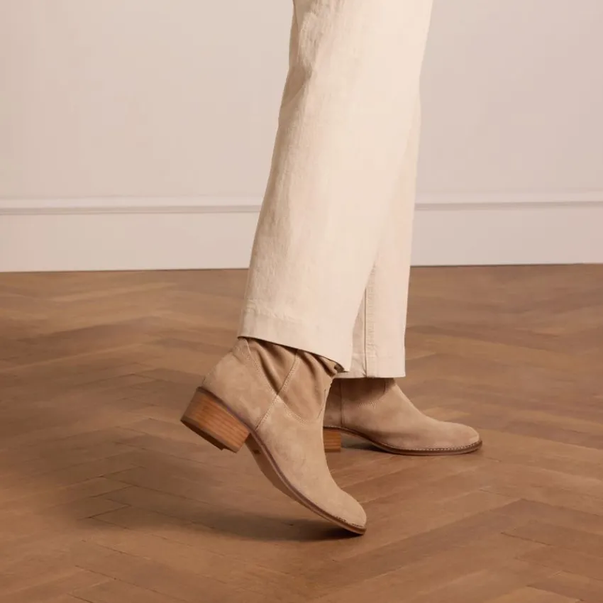 Manfield Beige suède enkellaarsjes met hak^DAMES Enkellaarsjes