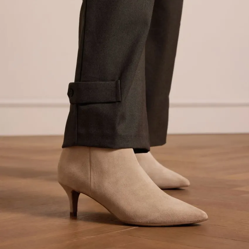 Manfield Beige suède enkellaarsjes met hak^DAMES Enkellaarsjes