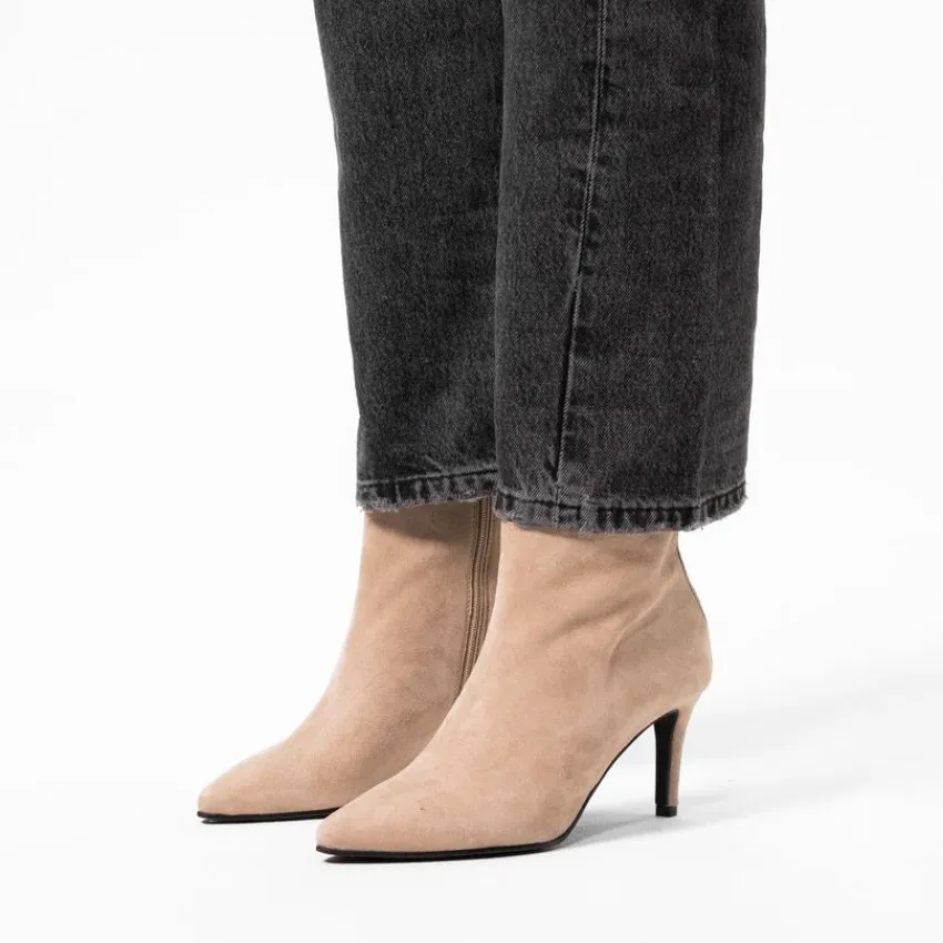 Manfield Beige suède enkellaarsjes met hak^DAMES Enkellaarsjes
