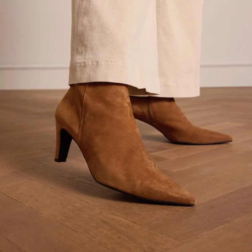 Manfield Beige suède enkellaarsjes met hak^DAMES Enkellaarsjes