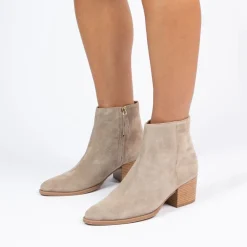 Manfield Beige suède lage cowboy laarzen^DAMES Enkellaarsjes