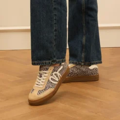 Manfield Beige suède leopard sneakers^DAMES Sneakers