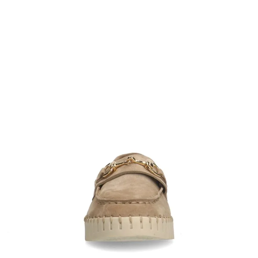 Manfield Beige suède loafer met goudkleurig detail^DAMES Loafers
