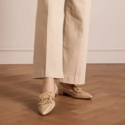 Manfield Beige suède loafers met glitter^DAMES Loafers