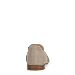 Manfield Beige suède loafers met goudkleurig detail^DAMES Loafers