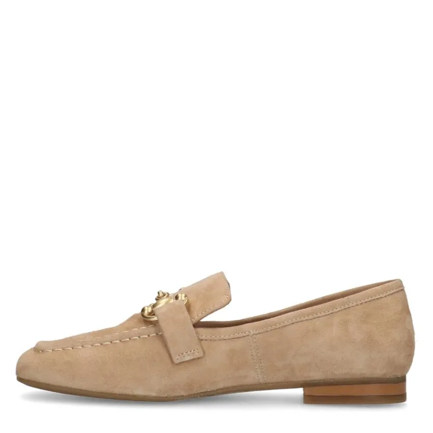 Manfield Beige suède loafers met goudkleurig detail^DAMES Loafers