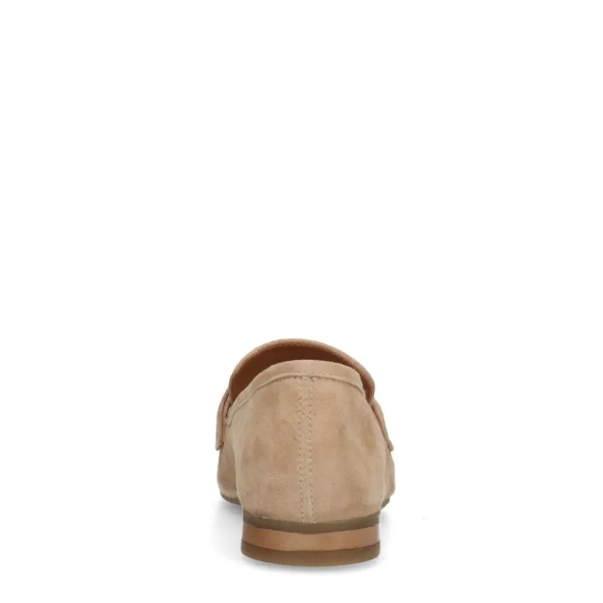 Manfield Beige suède loafers met goudkleurig detail^DAMES Loafers