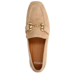 Manfield Beige suède loafers met goudkleurig detail^DAMES Loafers