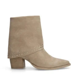 Manfield Beige suède overslaglaars met studs^DAMES Laarzen|Enkellaarsjes