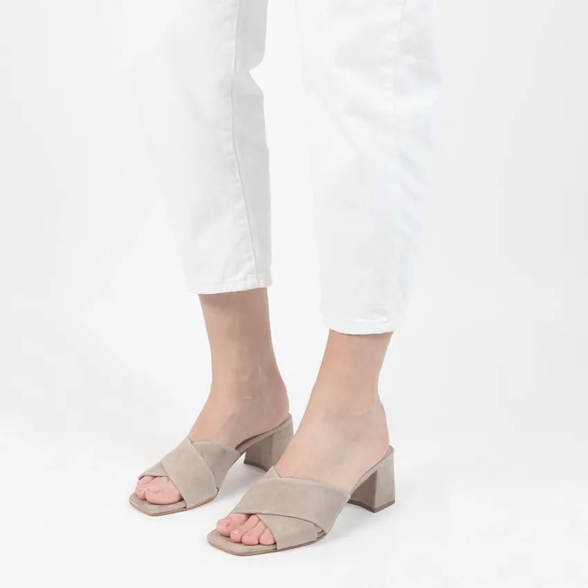 Manfield Beige suède sandalen met hak^DAMES Sandalen