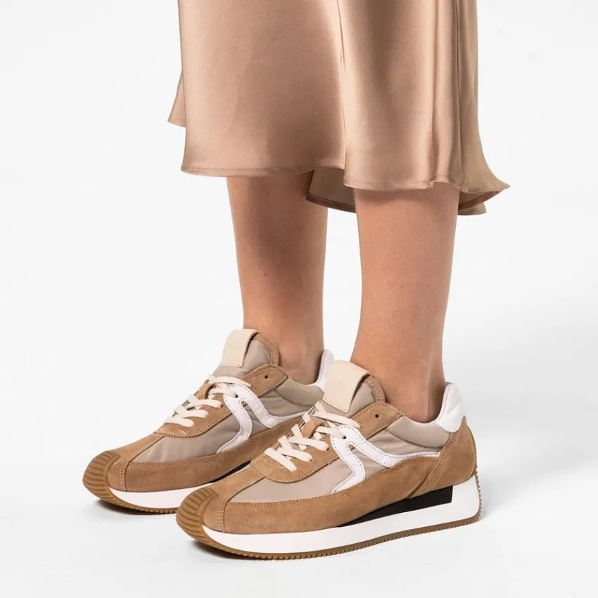 Manfield Beige suède sneakers met leren details^DAMES Sneakers