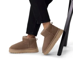 Manfield Beige suède snowboots^DAMES Enkellaarsjes