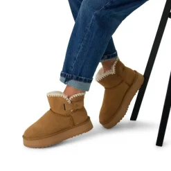 Manfield Beige suède snowboots met wol^DAMES Enkellaarsjes