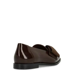 Manfield Bruine lakleren loafers met strik^DAMES Loafers
