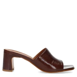 Manfield Bruine lakleren sandalen met hak^DAMES Sandalen