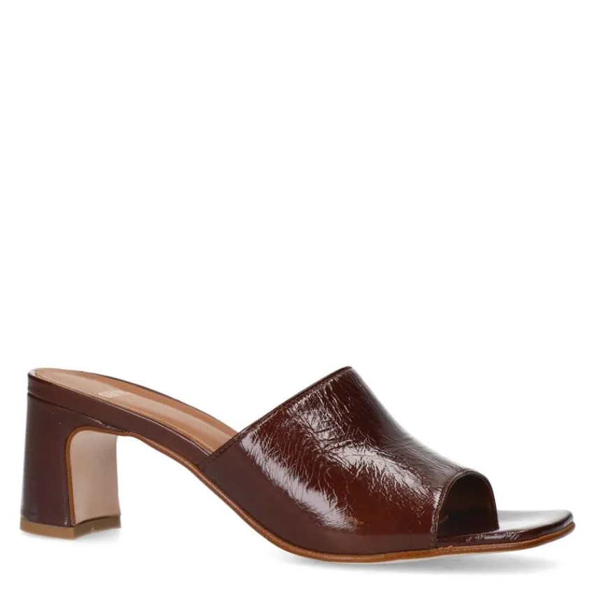 Manfield Bruine lakleren sandalen met hak^DAMES Sandalen