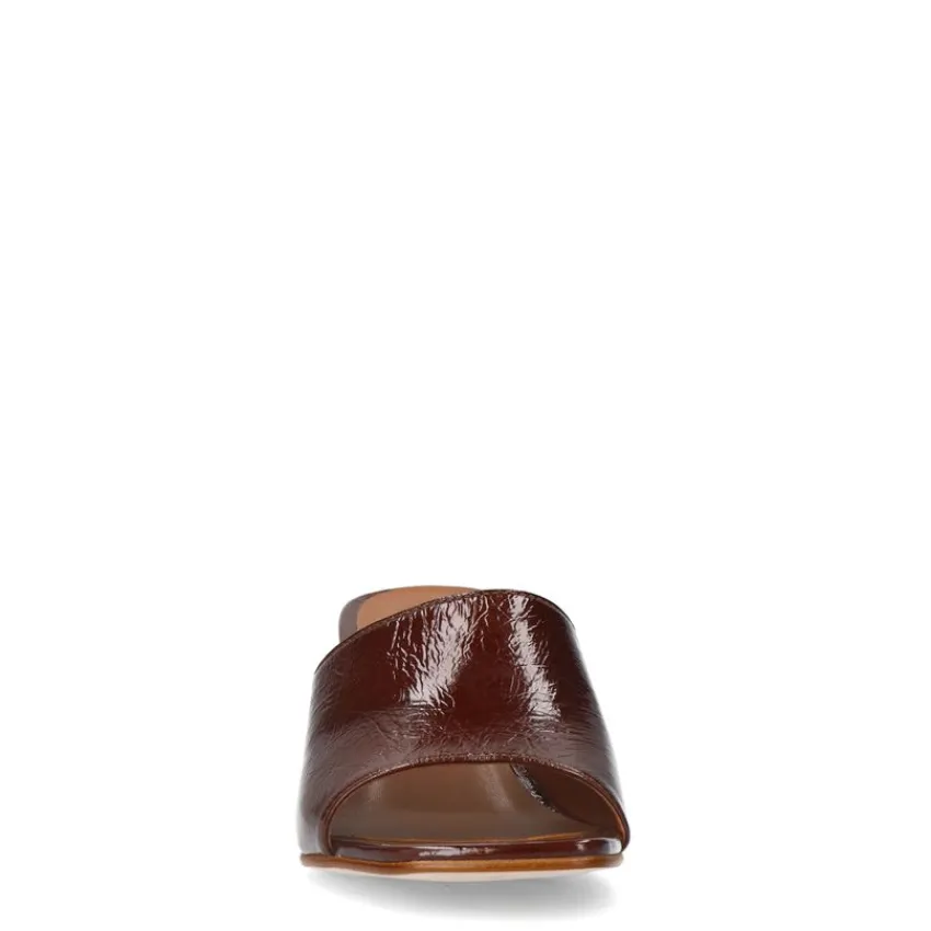 Manfield Bruine lakleren sandalen met hak^DAMES Sandalen