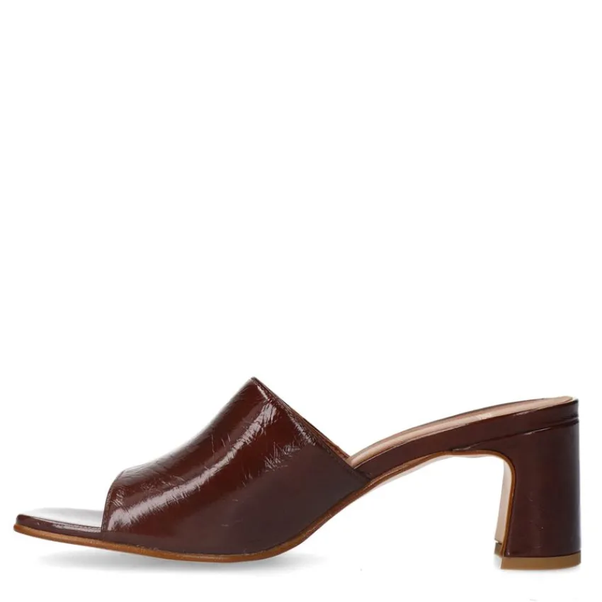 Manfield Bruine lakleren sandalen met hak^DAMES Sandalen