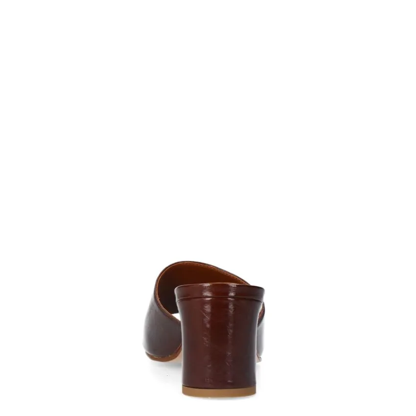 Manfield Bruine lakleren sandalen met hak^DAMES Sandalen