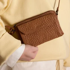 Manfield Cognac leren croco clutch^ Clutches