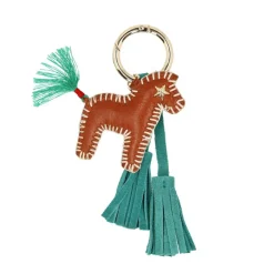 Manfield Cognac leren horse bag charms met groene details^ Bag Charms
