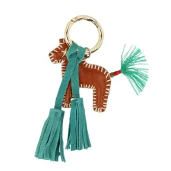 Manfield Cognac leren horse bag charms met groene details^ Bag Charms
