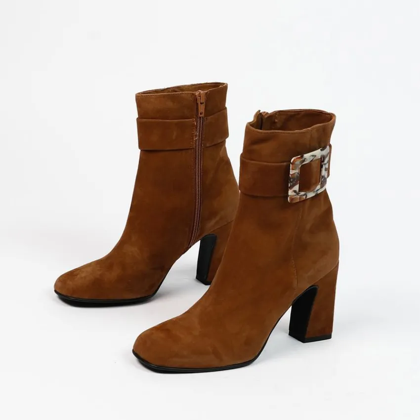 Manfield Cognac suède enkellaarsjes met gesp^DAMES Enkellaarsjes