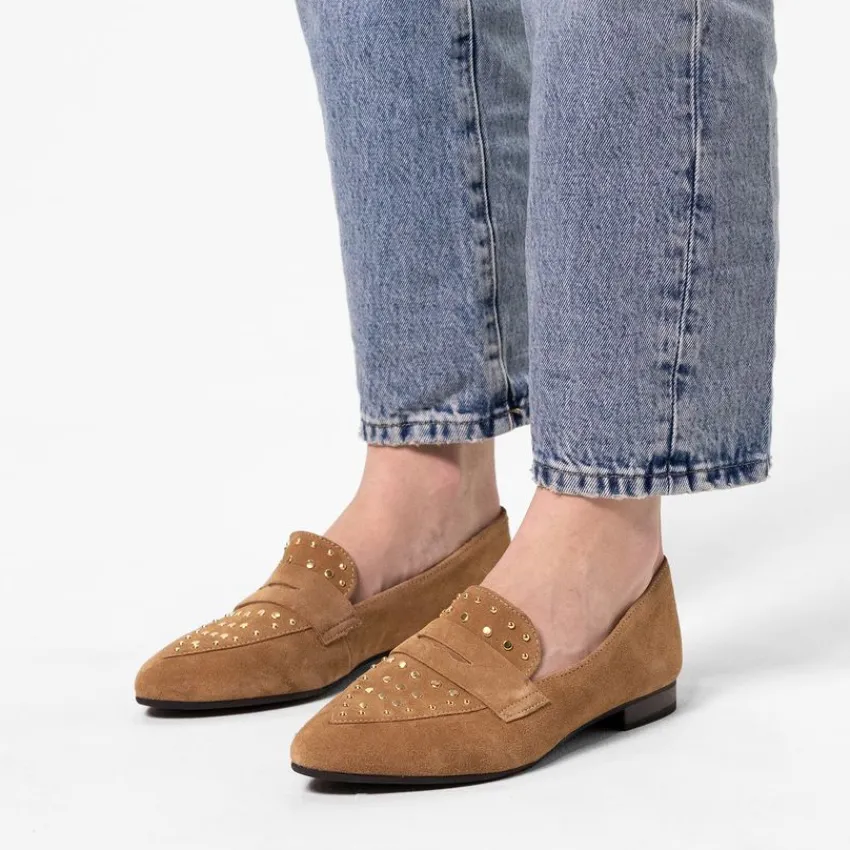 Manfield Cognac suède loafers met gouden studs^DAMES Loafers
