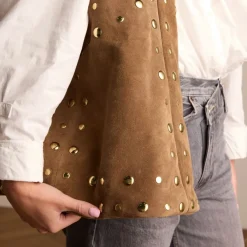 Manfield Cognac suède schoudertas met gouden studs^ Schoudertassen