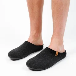 Manfield Donkergrijze pantoffels^Heren Pantoffels