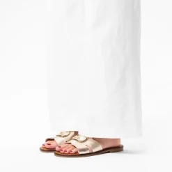 Manfield Gouden leren slippers met chain^DAMES Slippers