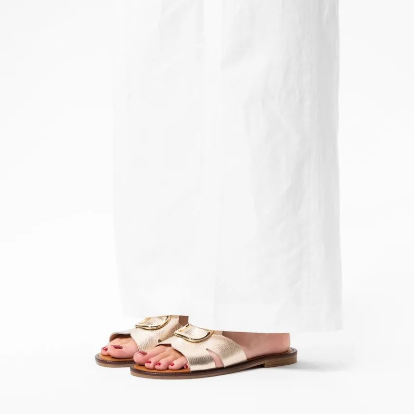 Manfield Gouden leren slippers met chain^DAMES Slippers