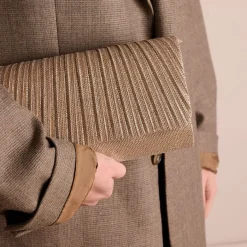 Manfield Goudkleurige clutch met glitters^ Clutches