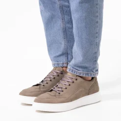 Manfield Grijze nubuck sneakers^Heren Sneakers