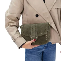 Manfield Groene suède schoudertas met gouden studs^ Schoudertassen