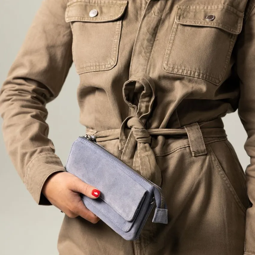 Manfield Licht blauwe suède clutch^ Clutches